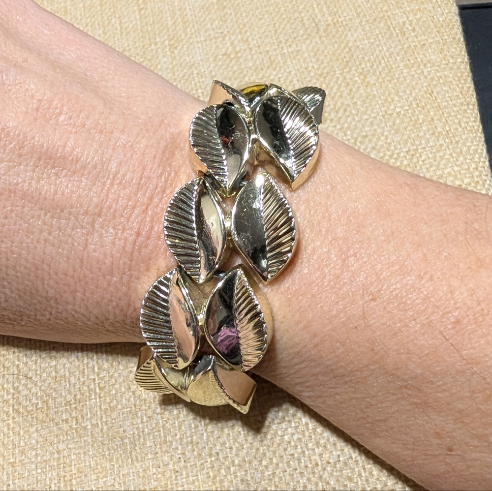 Vintage Goldtoned Leaf Pattern Bracelet